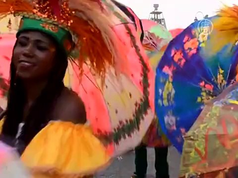 В полуразрушенной столице Гаити проходит фестиваль цветов