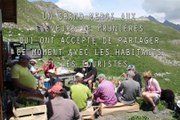 Prunières, commune des Hautes-Alpes - amontagnage des troupeaux, juin 2014
