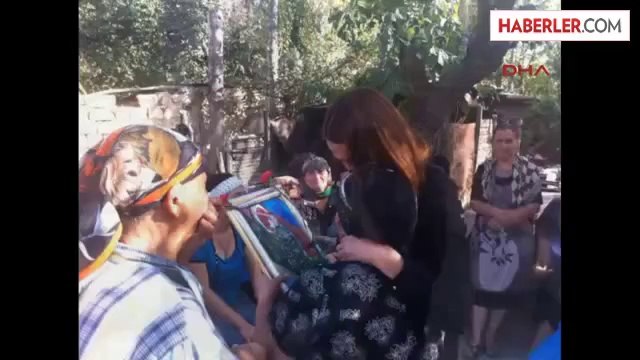 Azeri Milletvekili Paşayeva, Şehit Edilen Askerin Ailesini Ziyaret Etti