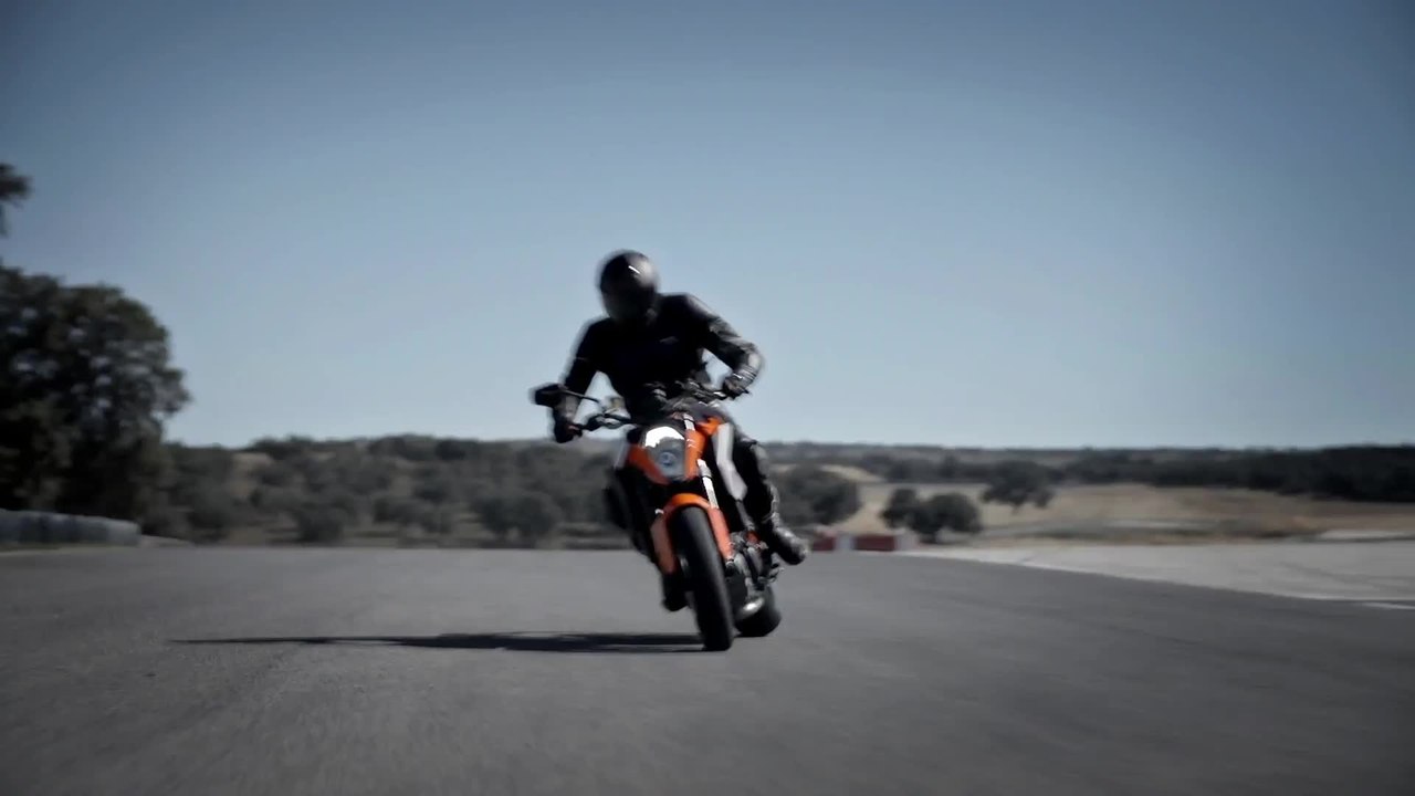 2014 KTM 1290 SUPER DUKE R Action Video