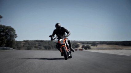 2014 KTM 1290 SUPER DUKE R Action Video