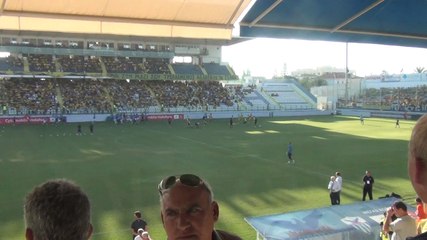 Πλάνα από τις κερκίδες του γηπέδου