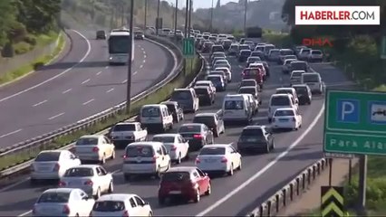Kocaeli Tem'de Dönüş Trafiği Başladı, Yollar ve Feribot İskeleleri Hareketlendi Ek
