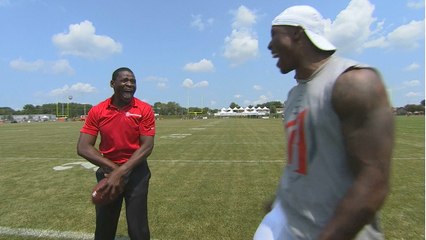Michael Irvin tests his skills with Bears wideouts