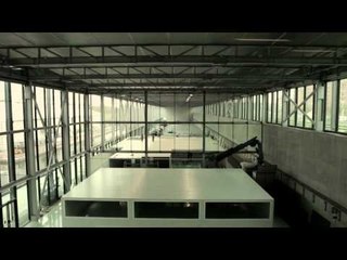 HRT 新F1ファクトリーを公開