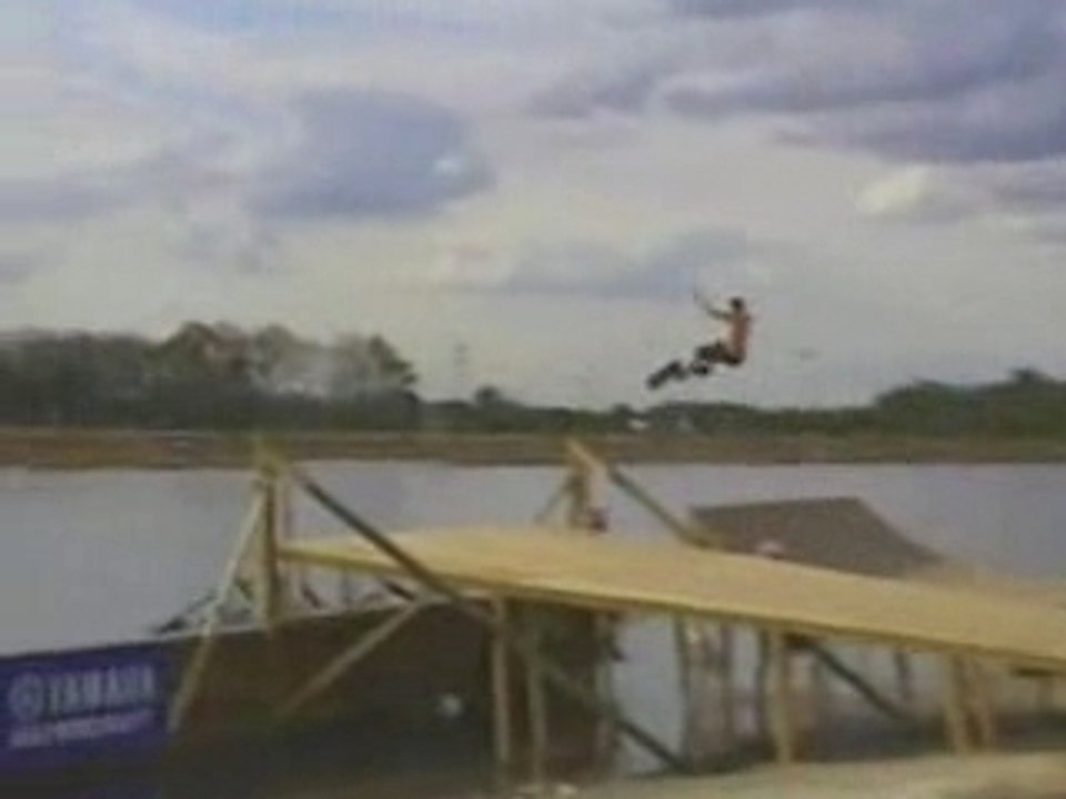 Jackass_plongeon_skate_board