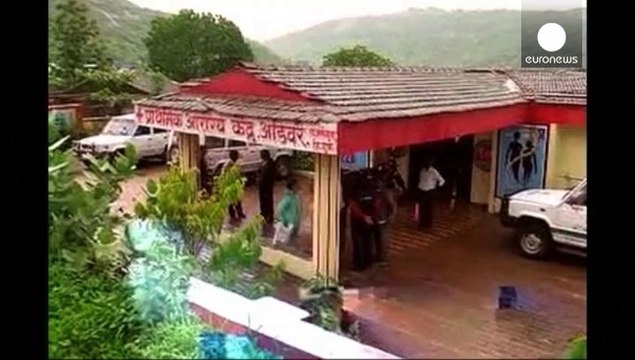 Hindistan'da toprak kayması bir köyü tamamen yuttu