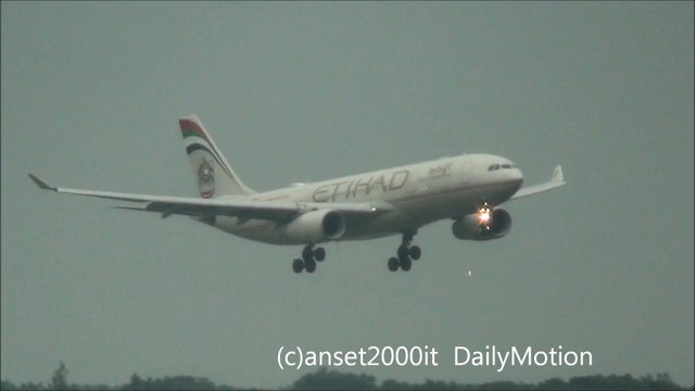 Fankfurt Airport Spotting. Airbus A330 Etihad Landing in the Rain + Other Planes