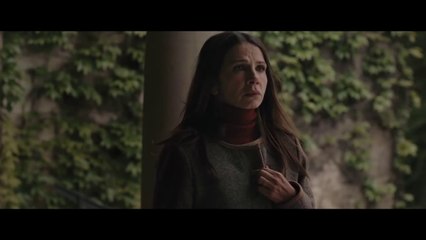 The Woman Who Brushed Off Her Tears