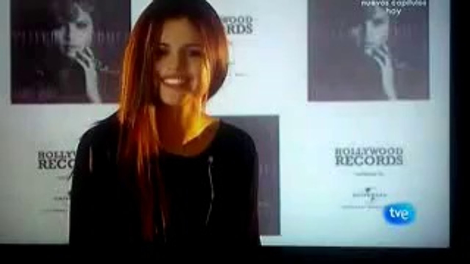 Selena Gomez - Hola soy Selena Gomez (hablando español)