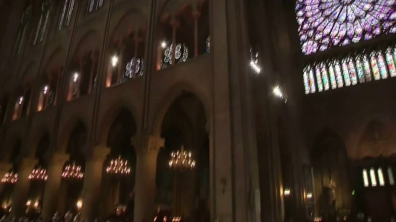 Air Algérie : hommage aux victimes du crash à Notre-Dame