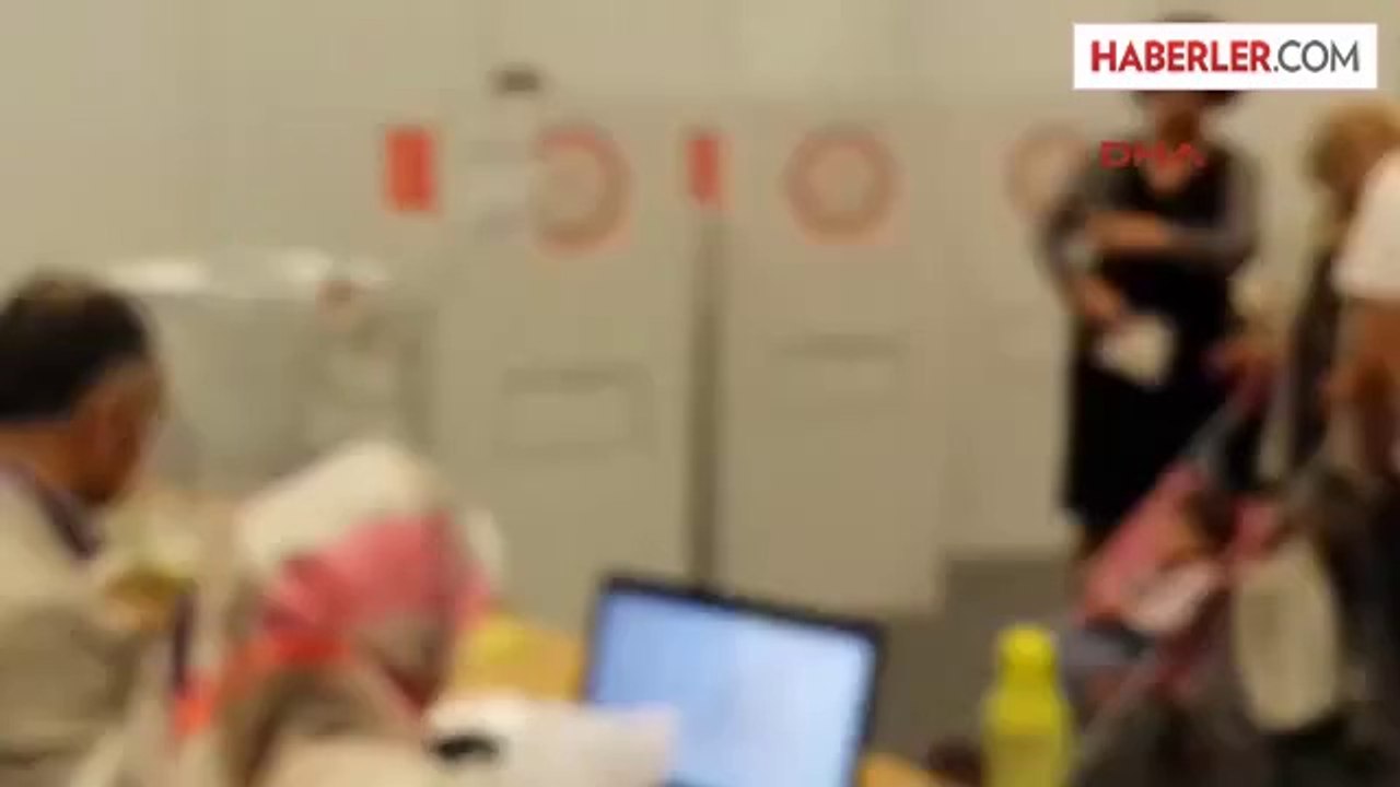 Almanya'da Yaşayan Türk Vatandaşları Oylarını Kullanmaya Başladı