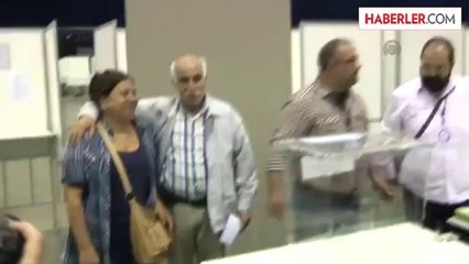Cumhurbaşkanı seçimi için sandık başındalar -