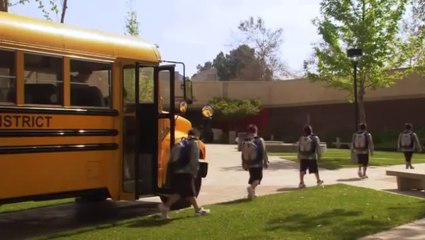 Weeds Intro - Season 2 Episode 1 - Elvis Costello