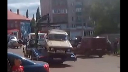 Rus sürücü aracını çekiciden kurtararak kaçtı