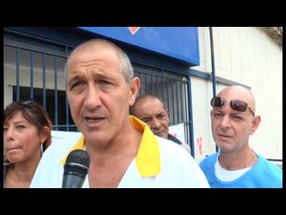 Napoli - La protesta operatori della mensa al Policlinico (30.07.14)