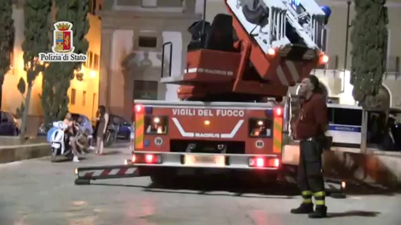 Palermo - Piazza Magione 'liberata' dagli allacci abusivi (30.07.14)