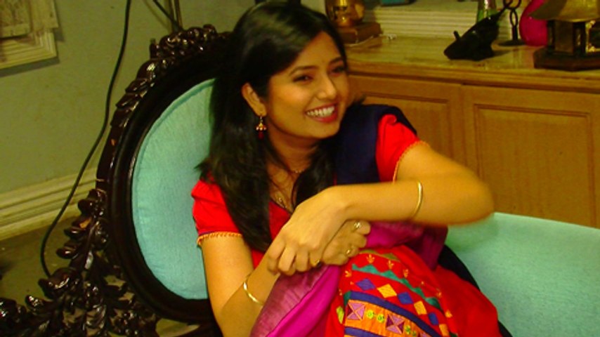 Prajakta Mali Aka Meghna Having Fun On The Sets Of Julun Yeti Reshimgathi -  Zee Marathi Serial - Mediacom