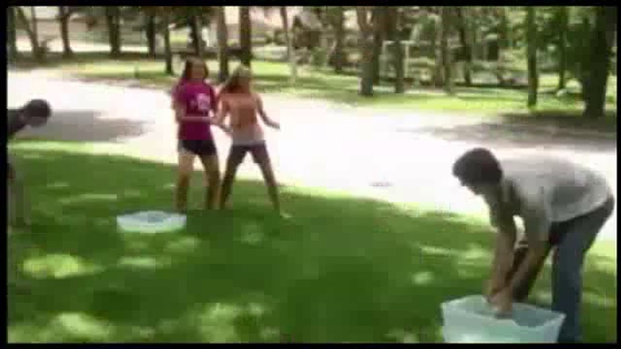 Genius dad figures out a way to make 100 water balloons in under a minute. No more sore fingers!!