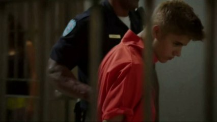 Justin Bieber et Selena Gomez ensemble derrière les barreaux