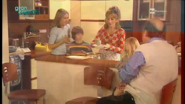 Gran Premium 29-12-2013 Intervista a Linetta Savino Fiction- un medico in famiglia Intervista Veronica Pivetti E Nancy Brilli Fiction- la ladra