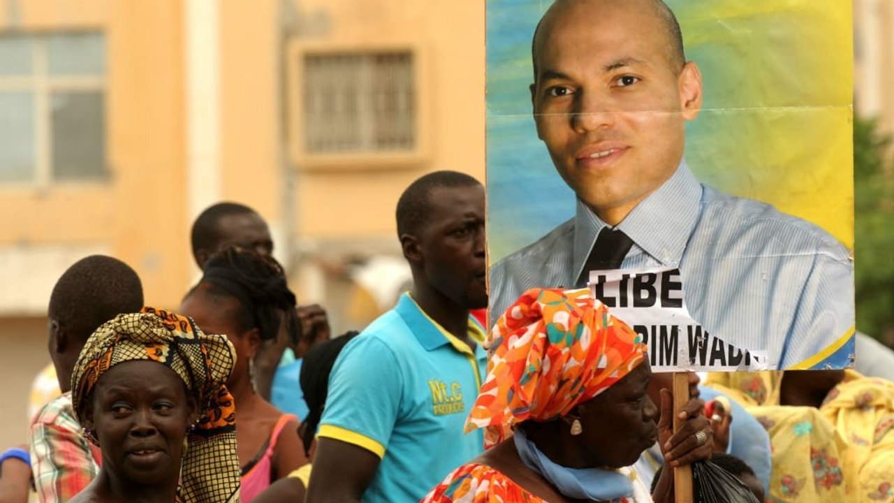 Karim Wade, le fils de l'ex-président Abdoulaye Wade, jugé à Dakar pour "enrichissement illicite"