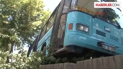 Özel Halk Otobüsünün Kazası Güvenlik Kamerasında