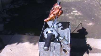 BBQ - Peru "atropelado" assado no espeto giratório