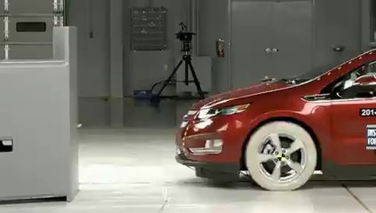 Chevrolet Volt Earns IIHS Top Safety Pick + Award