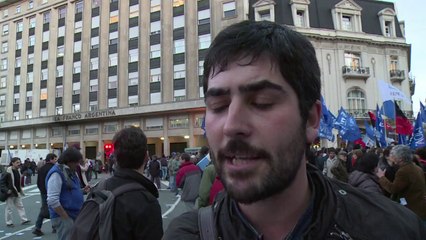 Argentines denounce US hedge funds as country in default