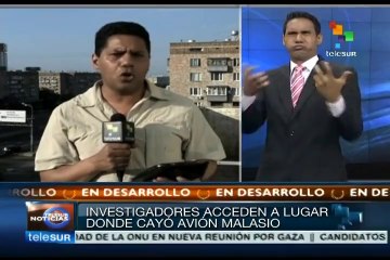 Investigadores logran volver al área con restos del avión malasio
