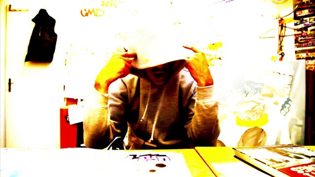 Ufo361 - IHR SEID NICHT ALLEIN SNIPPET (Offizielles Video)