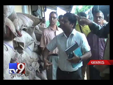 Tv9 IMPACT All food grain bags shifted to godown from railway yards, Valsad - Tv9 Gujarati