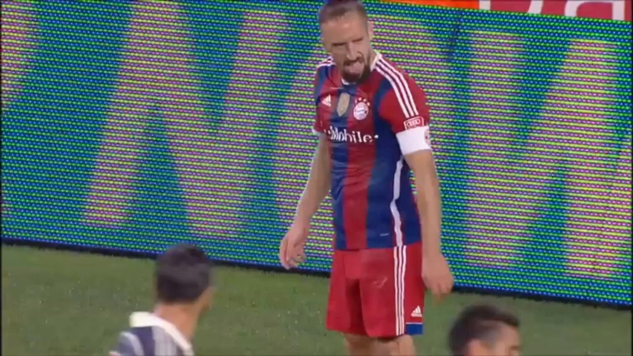 Pizarro köpft, Bayern siegt