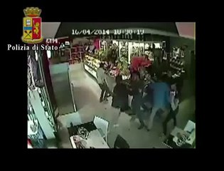 Ragusa - Mega rissa e bastonate al bar: donna sfregiata (29.07.14)