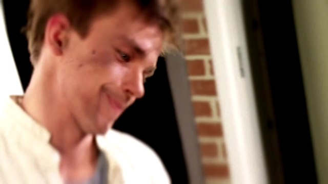 КРУПНЫЙ ПЛАН АЛЕКСАНДРА ПЕТРОВА