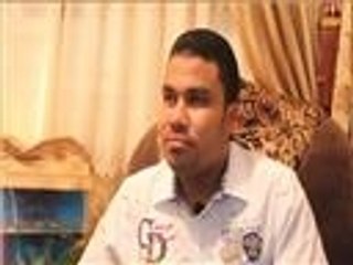 شاب في الإسكندرية يبتكر طرقا جديدة للاحتجاج