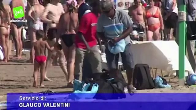Abusivi da Rimini si spostano più a sud, giro di vite nel cuore di Cattolica