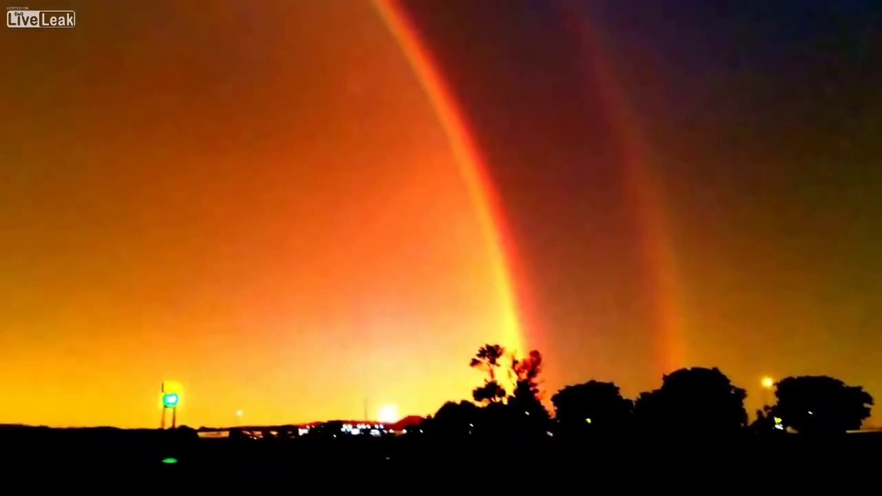La beauté de la nature à l'état brut : arc en ciel, orage...