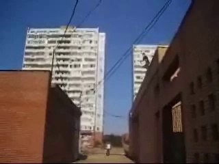 Saut de toit en toit raté