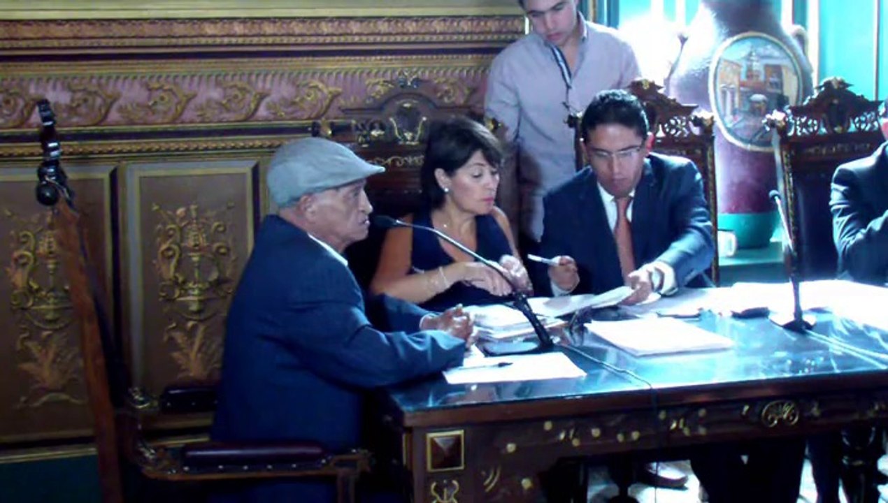 3 AGUILAR PIDE RENUNCIA