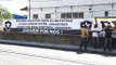 Torcedores do Botafogo levam faixa de apoio aos jogadores