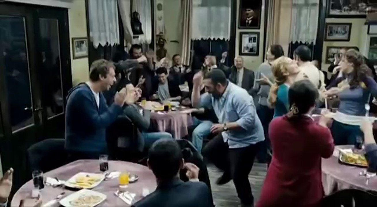 Av Mevsimi - Cem Yılmaz - Hayde Türkü - Orjinal Video