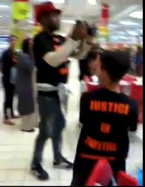 Manifestation contre Israël a Auchan