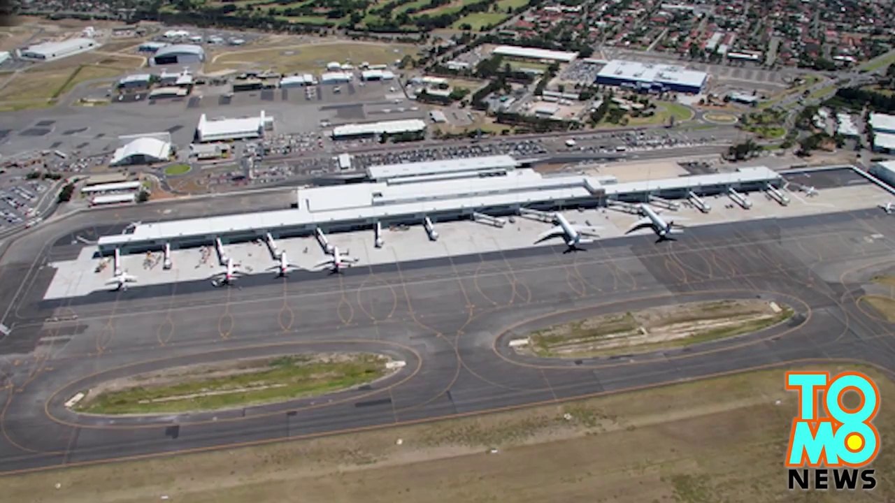 Malaysia Airlines near-miss Flight MH136 aborts Adelaide Airport takeoff to avoid incoming plane