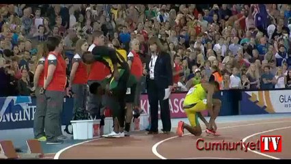 Usain Bolt'un karşısında ne yapacağını şaşırdı