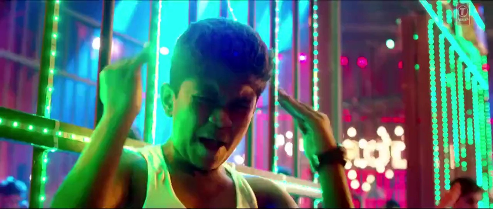 Aata Majhi Satakli - Singham Returns - Ajay Devgan - Kareena Kapoor - Yo Yo Honey Singh