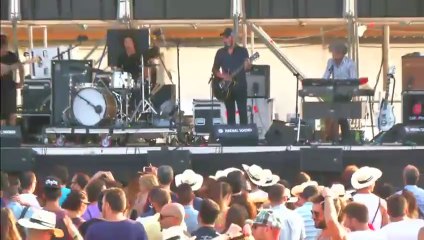 Leon Benavente LIVE at Arenal Sound 2014