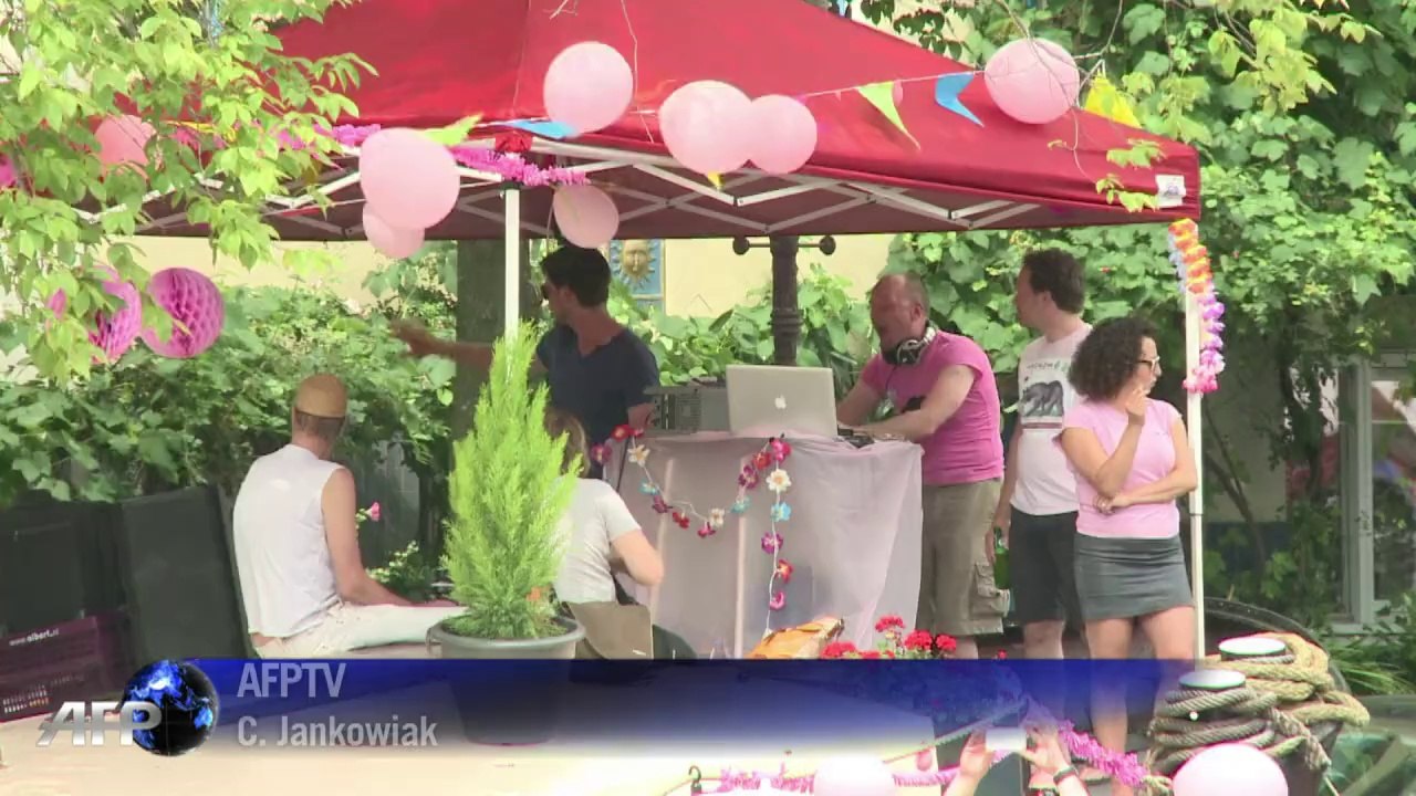 Hommage aux victimes du MH17 à la Gay Pride d'Amsterdam