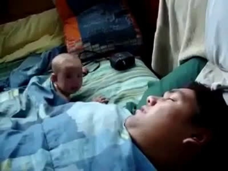 ھاھاھا ارے موٹو انکل بچے کی جان لینی ہے کیا
